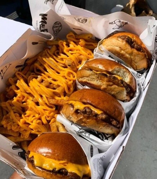 MEGA PROMO Trio Smash - 4X Classic Smash Burguer + 500g Fritas + Coca-Cola 2Ls